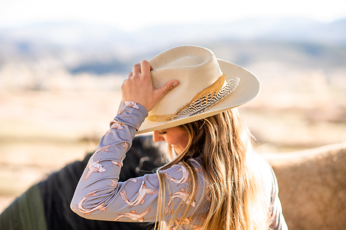 D. D. Connection Collection ELIZABETH Long Sleeved Training Shirt