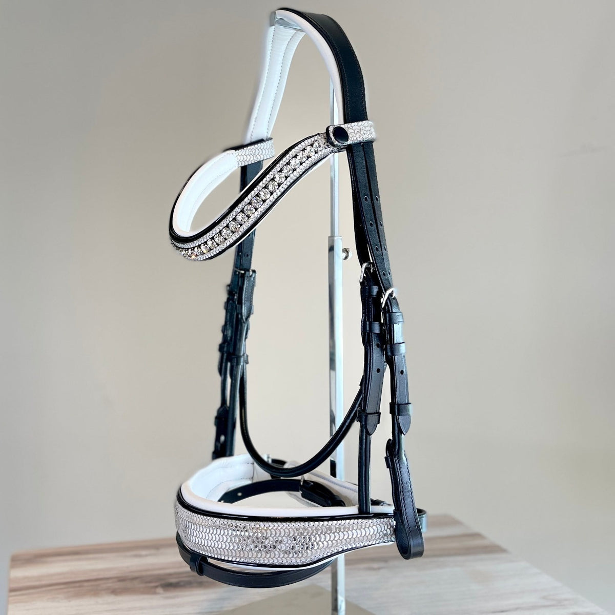 The Deco Anatomical Snaffle Bridle